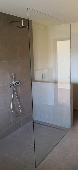 Walk-in-Dusche mit Glaswand